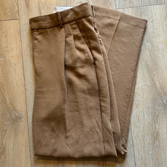 Aritzia Pants - Aritzia Effortless Pants
